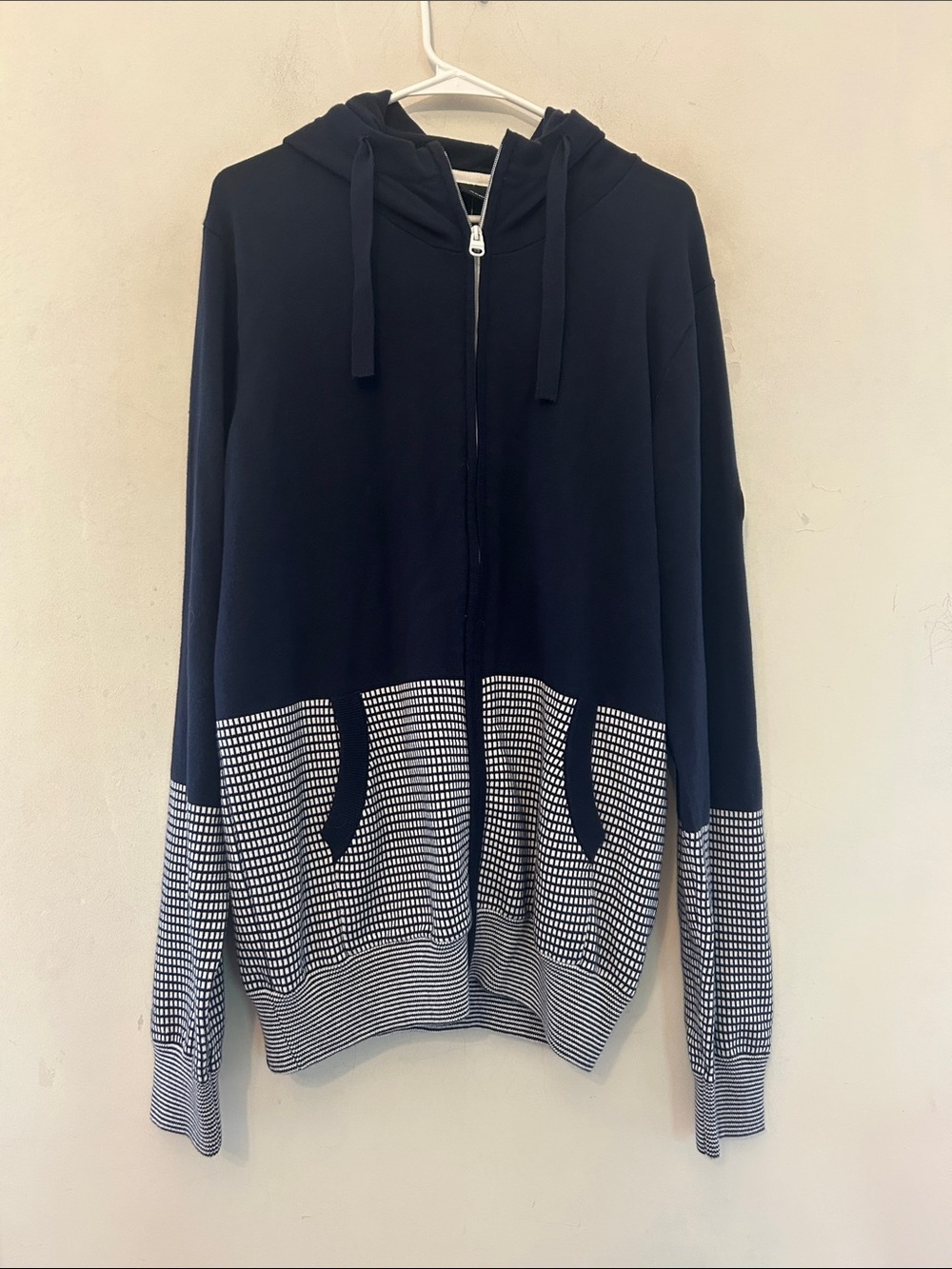 Bench Men's Navy Zip-Up Hoodie with Patterned Hem Size XL NWOT